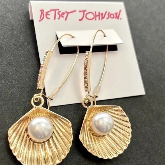BETSEY JOHNSON Gold-Tone Open Shell & Faux Pearl Shepherd’s Hook Earrings NWT - Picture 3 of 10